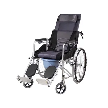 Сгъваема и лесна инвалидна количка, оборудвана тоалетна за транспортиране. Ръчна количка за възрастни хора с фрактура на