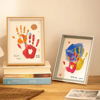 Фоторамка с отпечатъци от ръце отношение, направени от ръце, подарък на едно момиче за рожден ден, творчески отпечатък на ръцете и краката за двойки момчета На годишнина от