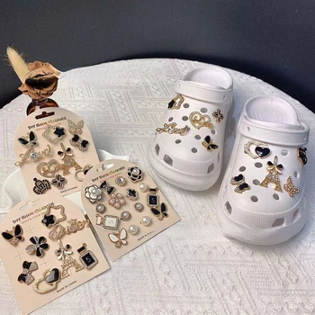 Нови аксесоари Crocs Decorate САМ Black and White Bear Camellia С подвижни катарама за обувки