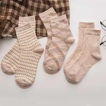 Дишащи кавайные топли меки модни чорапи в клетката, шарени дамски трикотаж носочные изделия, памучни чорапи